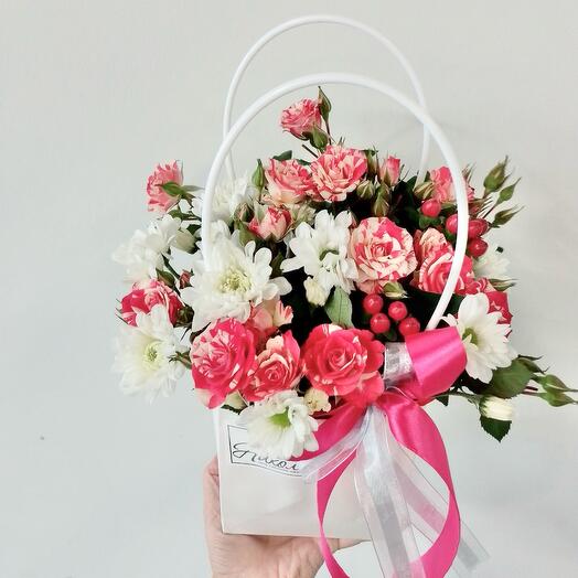 Композиция «Комплиментик» из кустовых роз