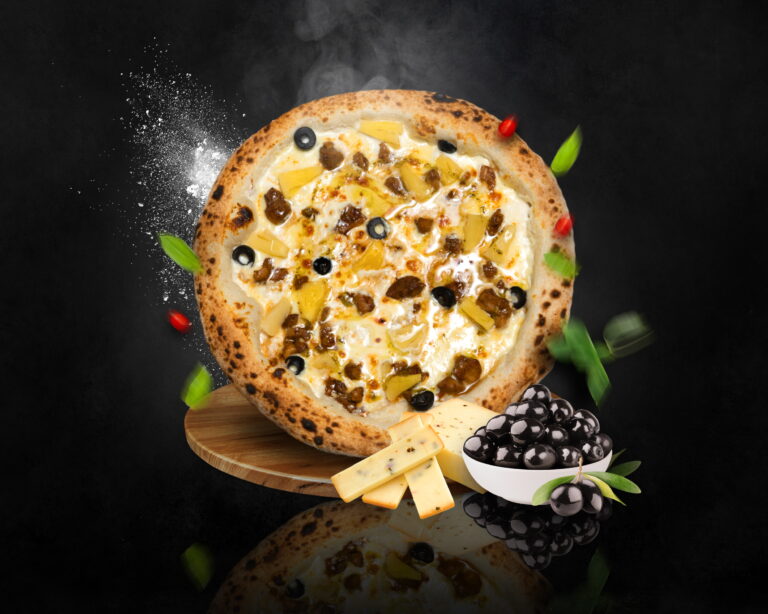 Пицца с курицей и ананасом