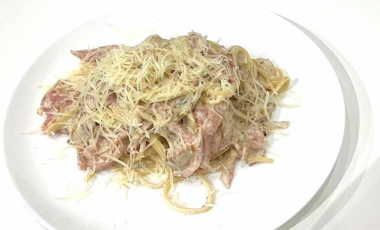 Паста с ветчиной и грибами
