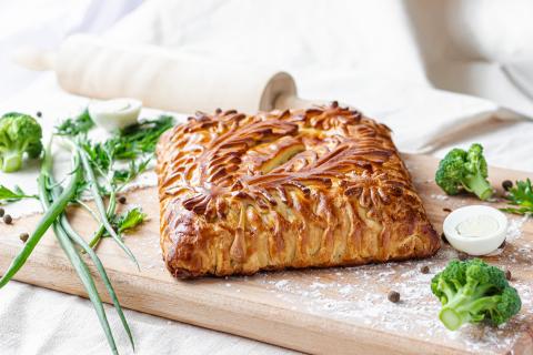 Пирог с кетой и брокколи