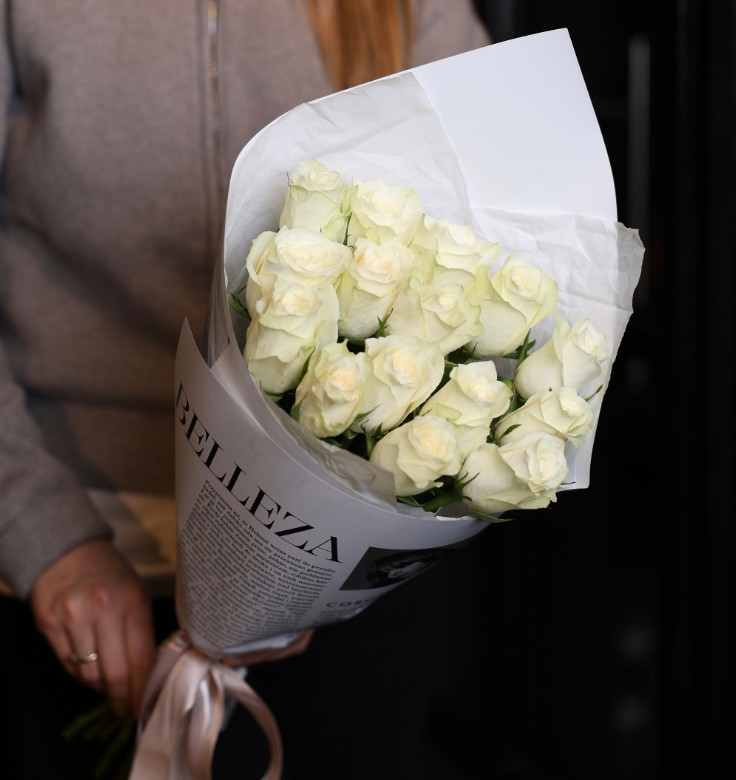 Букет 21 белая роза 60см