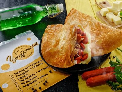 Чебурек с охотничьими колбасками