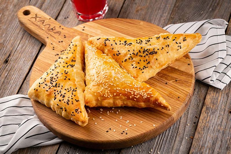 Самса с сыром и грибами