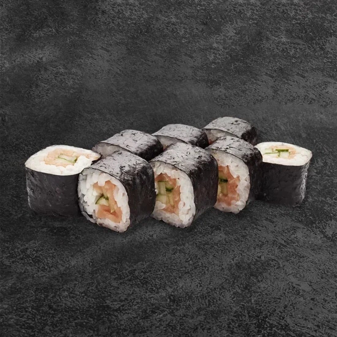 Ролл классический с огурцом и лососем 105 гр