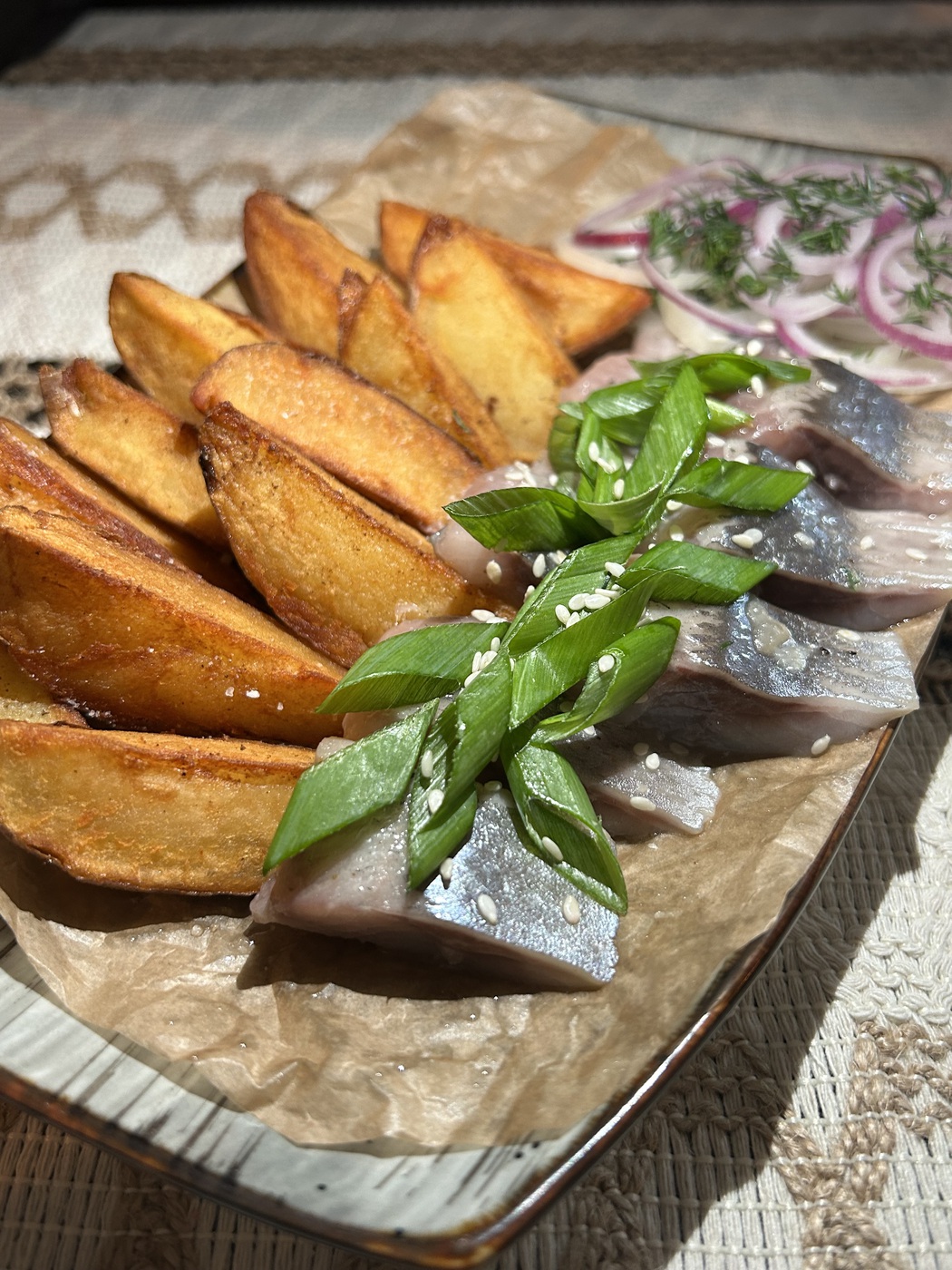 Филе сельди с картофельными дольками