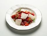 Карпаччо из говядины, сыром и рукколой