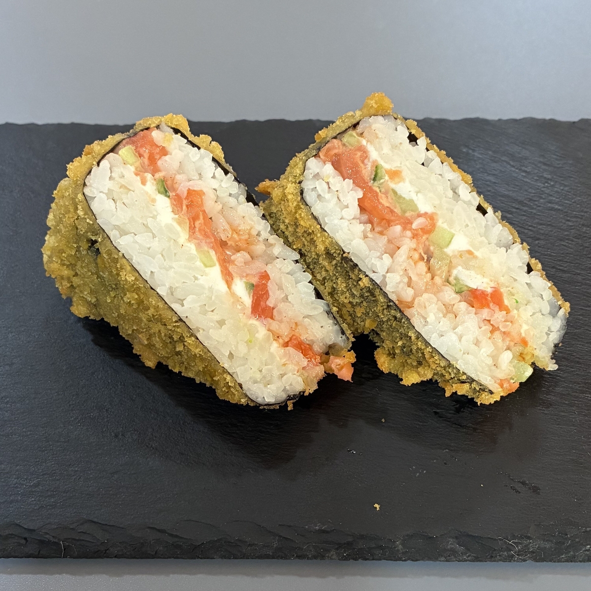 Онигири темпура с лососем