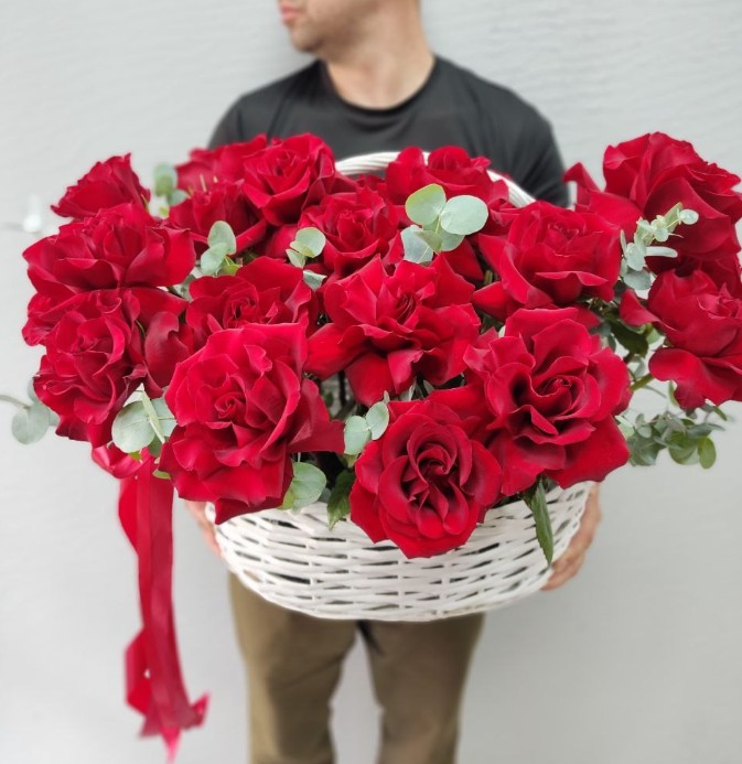 Корзина с французскими розами (33шт)