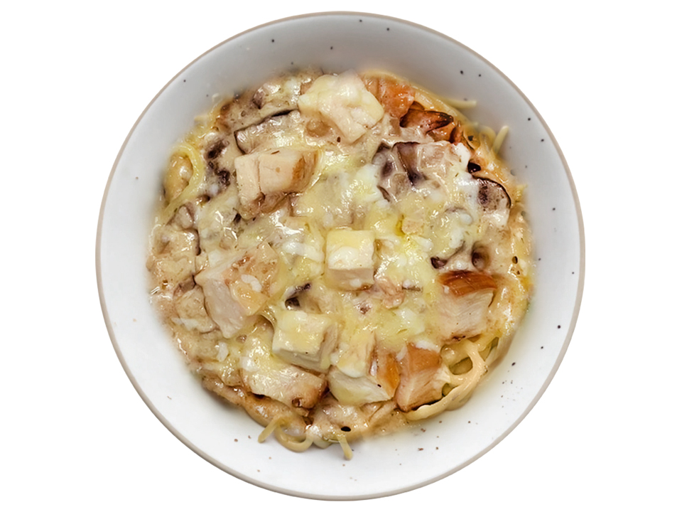 Спагетти с грибным соусом и курицей