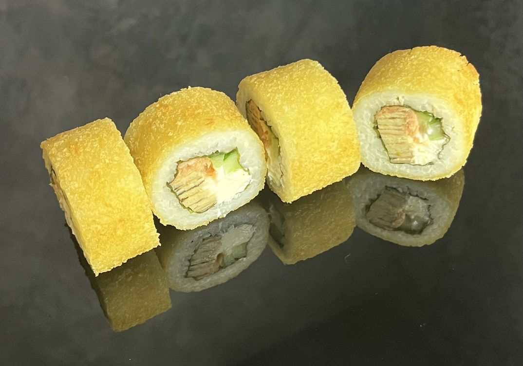 Горячий ролл с лососем 4шт