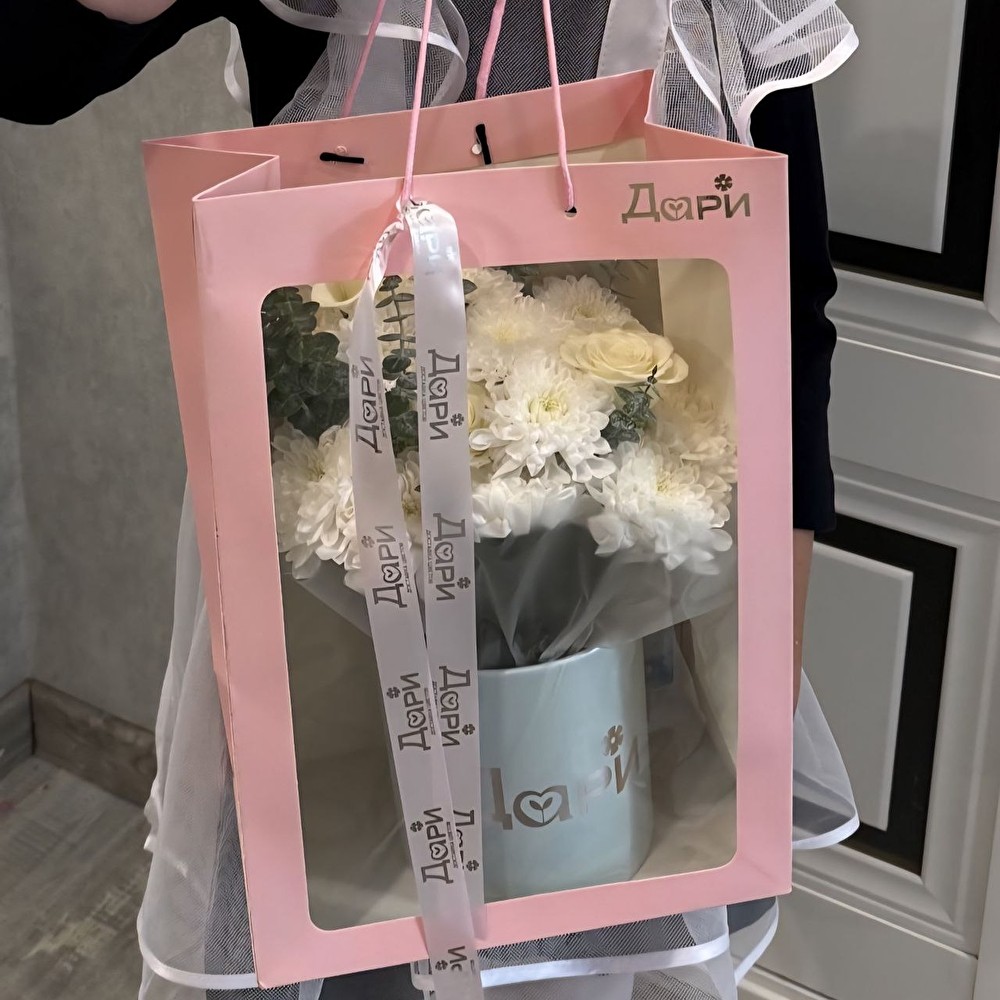 №121 Композиция из хризантемы в транспортировочной сумочке