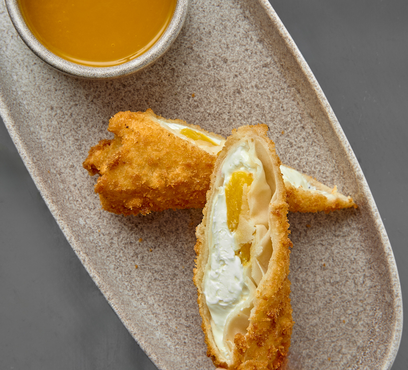 Сладкий спринг-ролл с крем-чизом и манго Сыр творожный