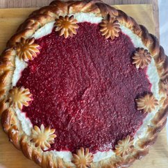 Пирог с малиной и творогом (1 кг)