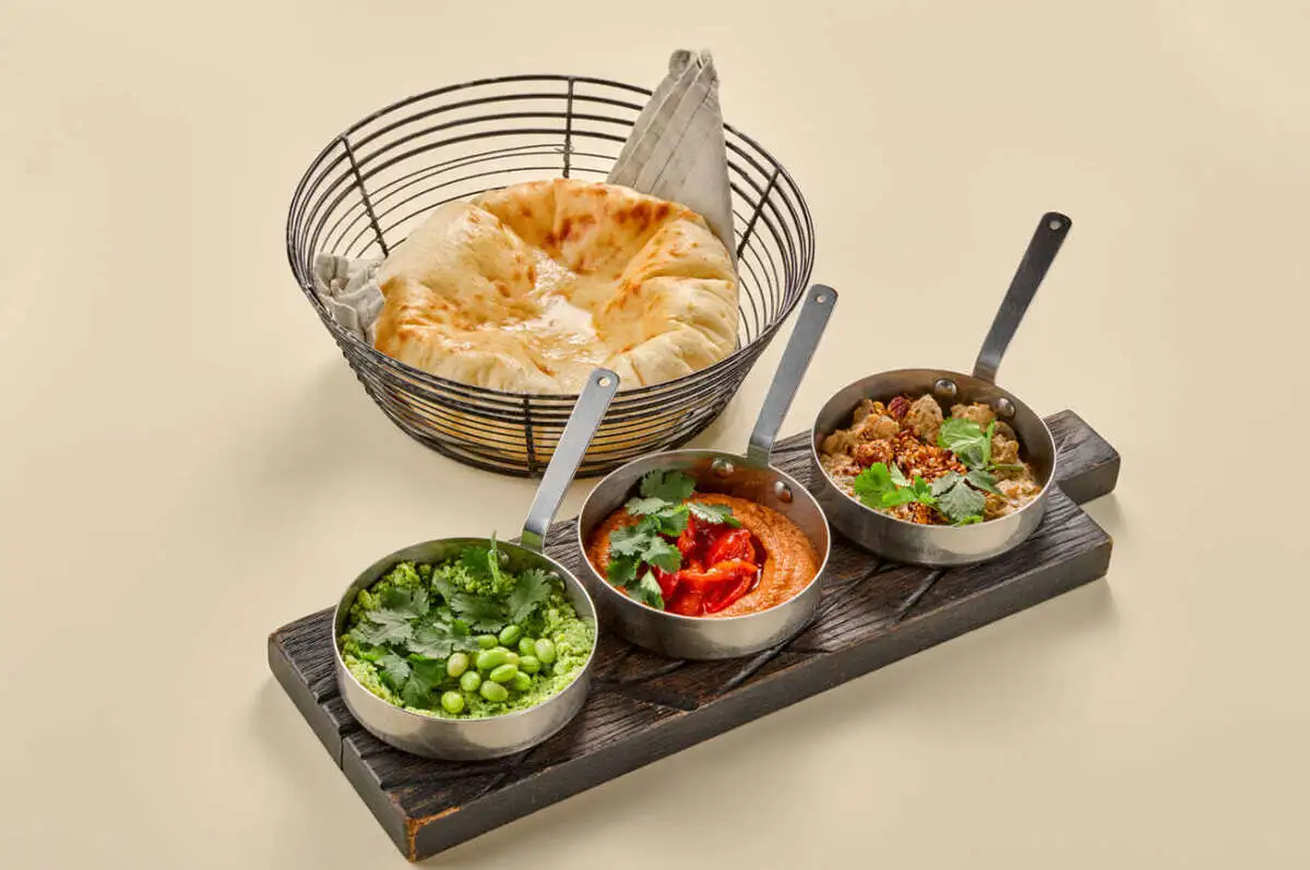 Ассорти мезе с теплой лепешкой