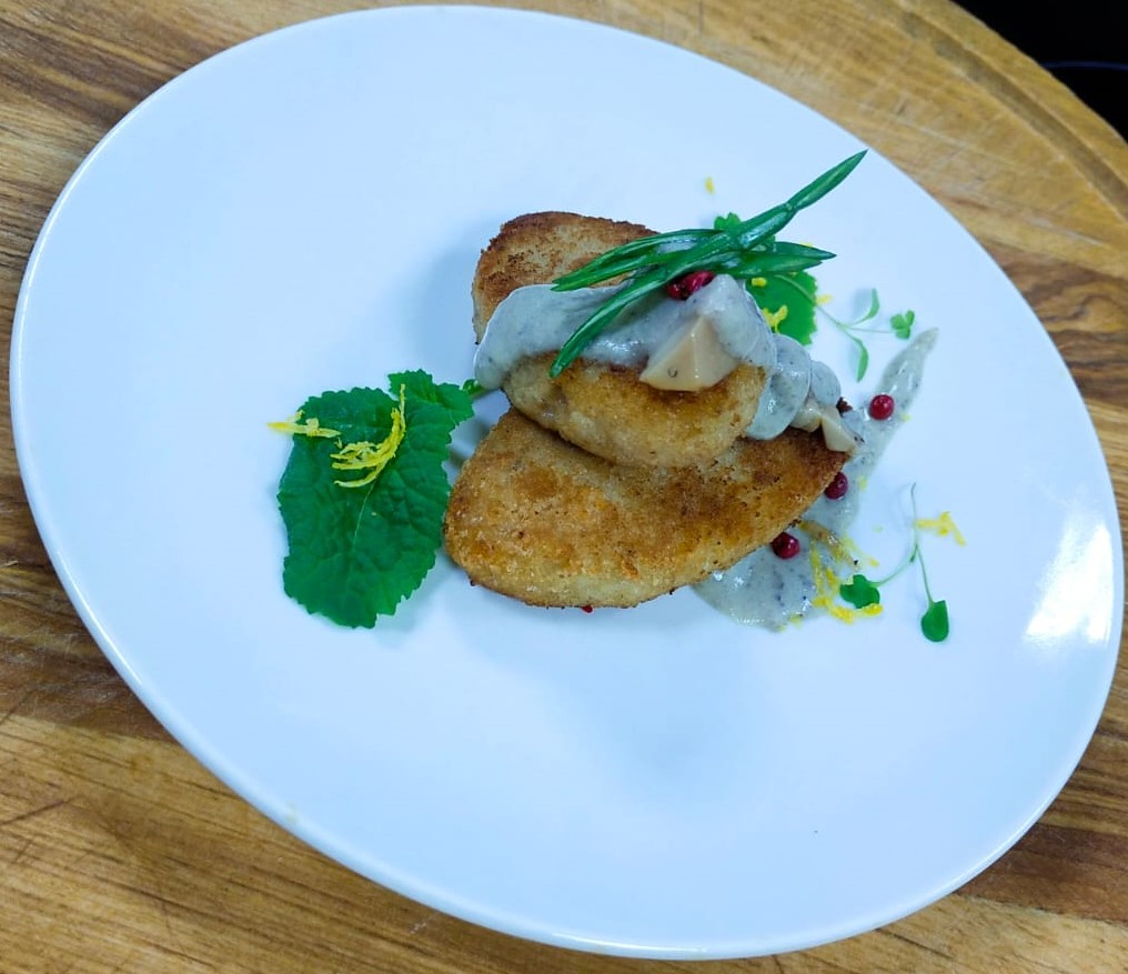 Щучьи котлетки с грибным соусом