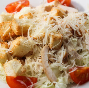 Салат Цезарь с курицей