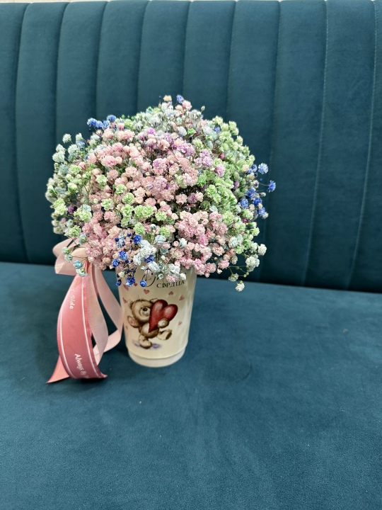 Стаканчик с радужной гипсофилой