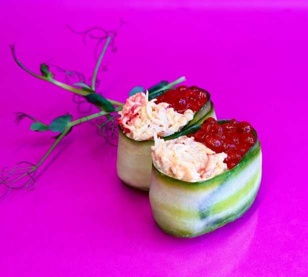 Гункан с крабом и красной икрой 2 шт.