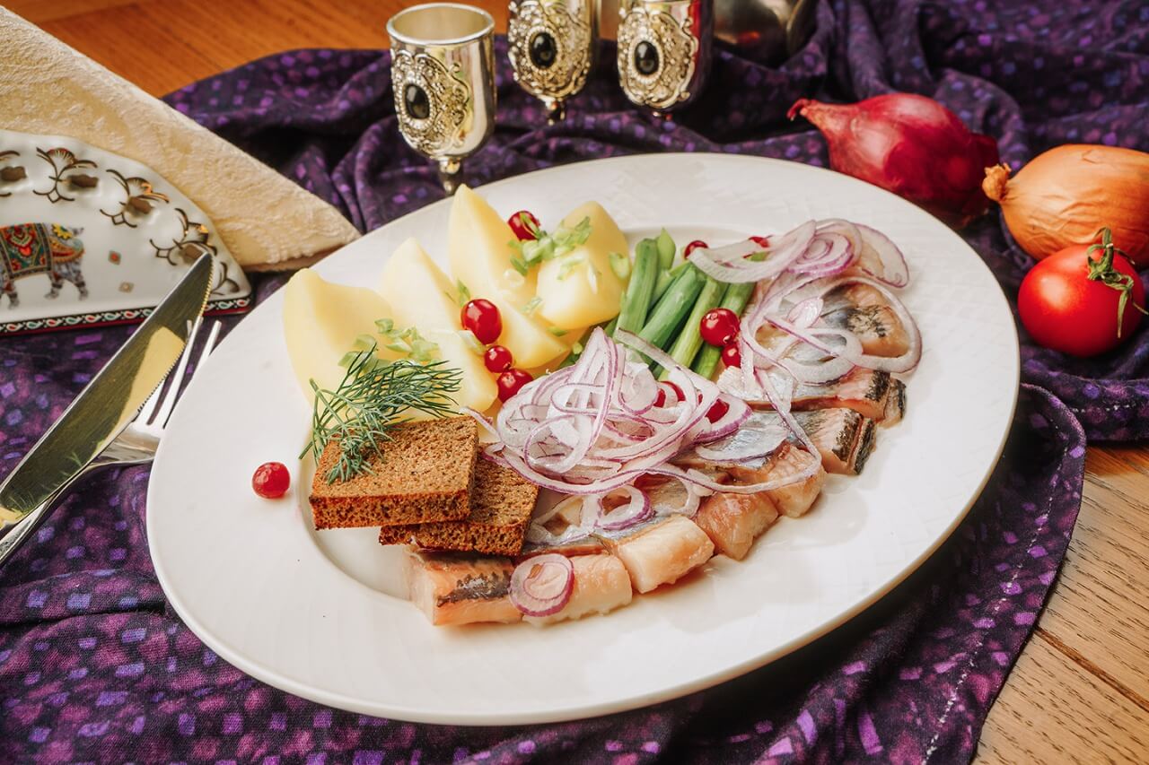 Сельдь с запечённым картофелем