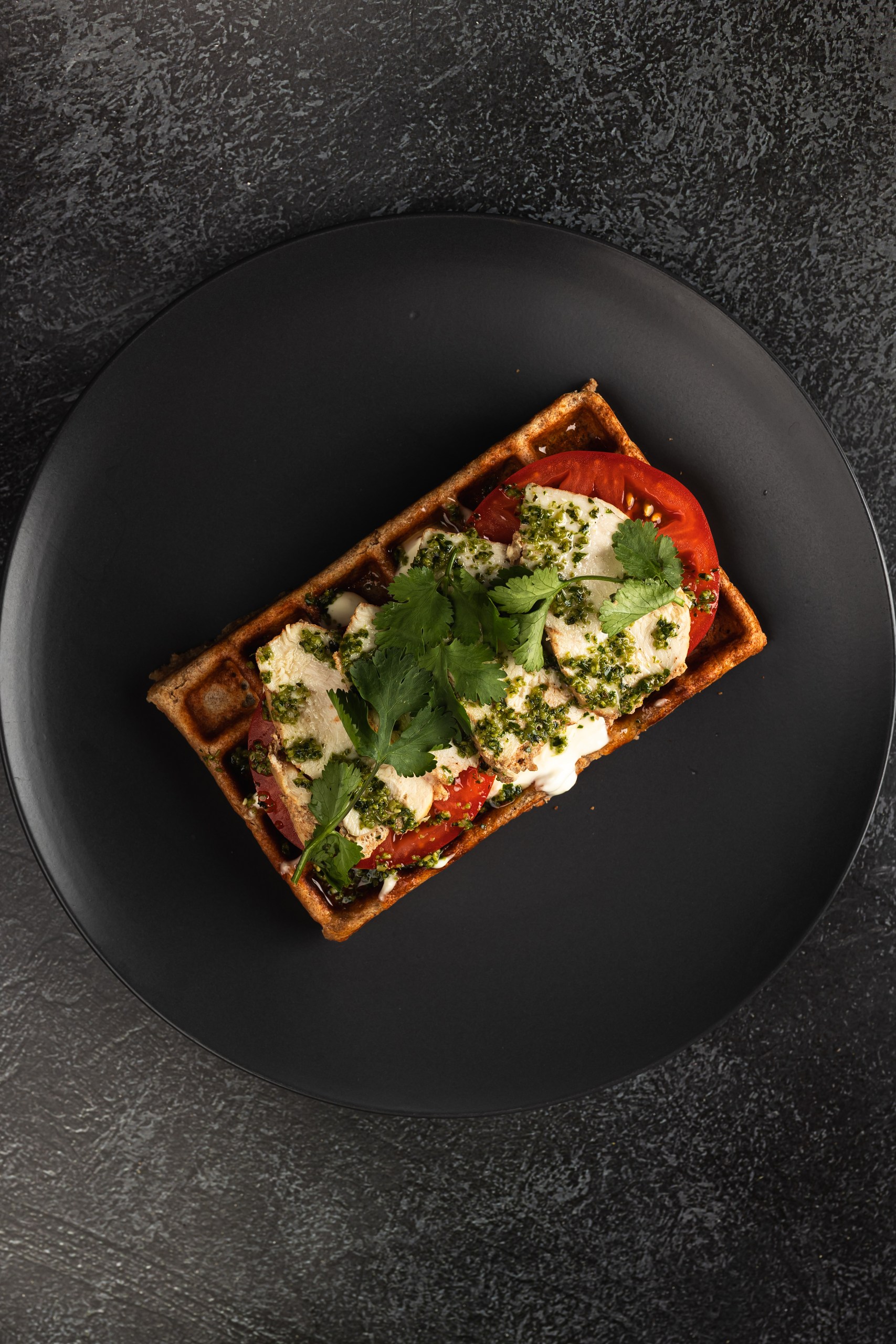 Ржаная вафля курица+томаты+кинза