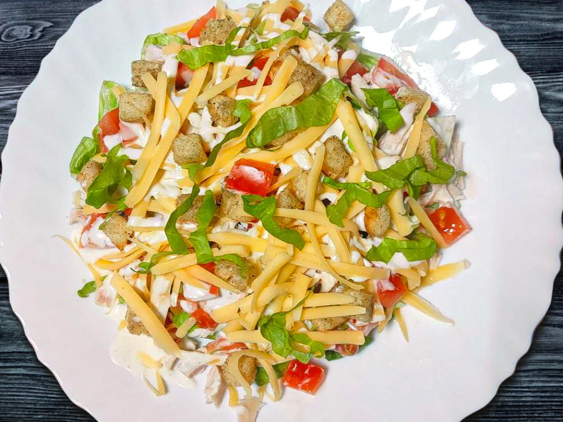 Салат "Цезарь" с куриной грудкой