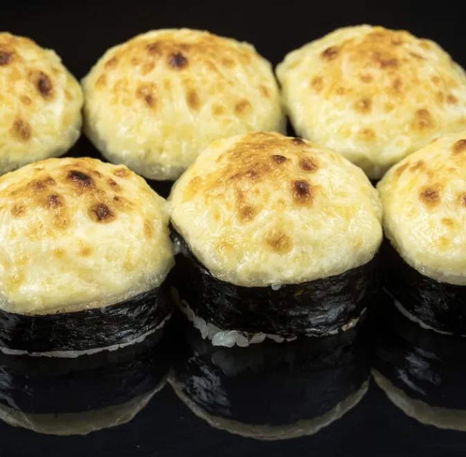 Запечённый с крабом и сырным соусом