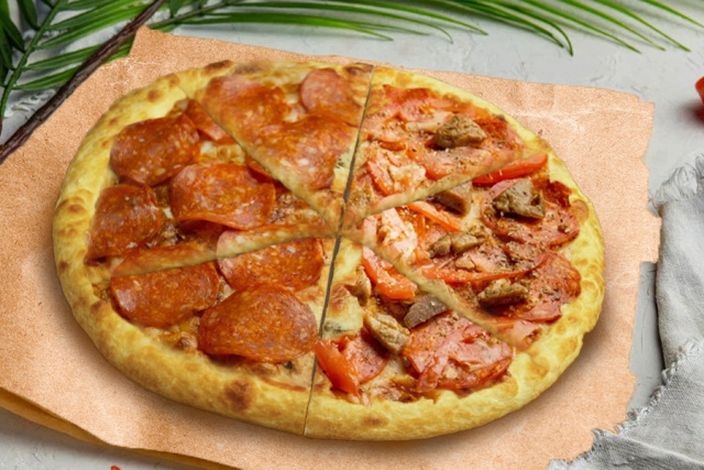 Пепперони 1/2 + Мясная 1/2