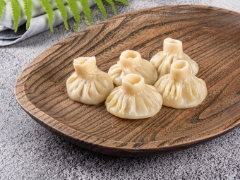 Пельмени с курицей в устричном соусе