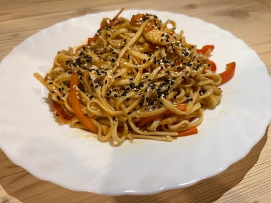 Лапша-WOK с курицей.