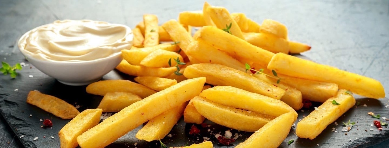 Картофель фри с сырным соусом