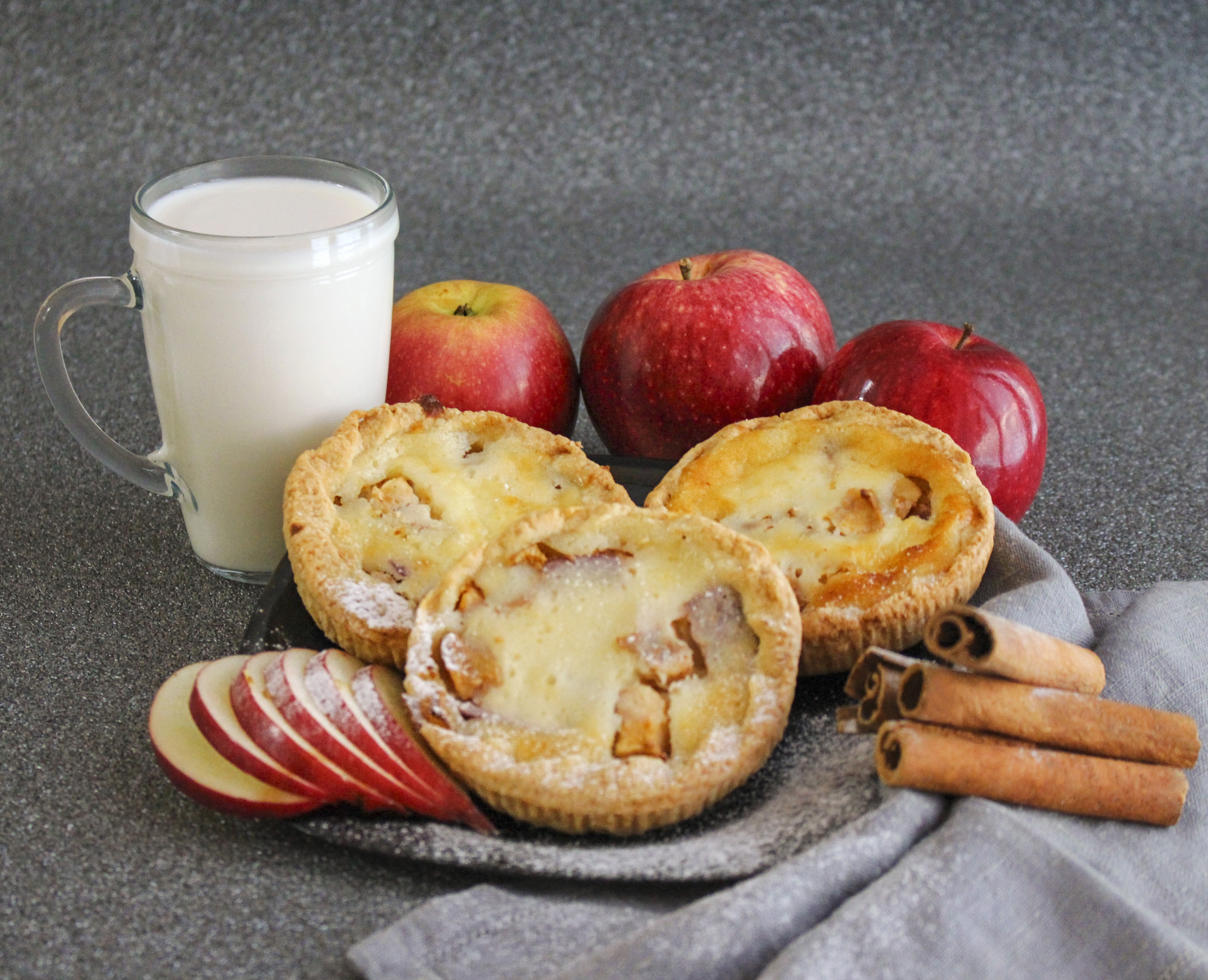 Шарлотка с яблоками 120 гр