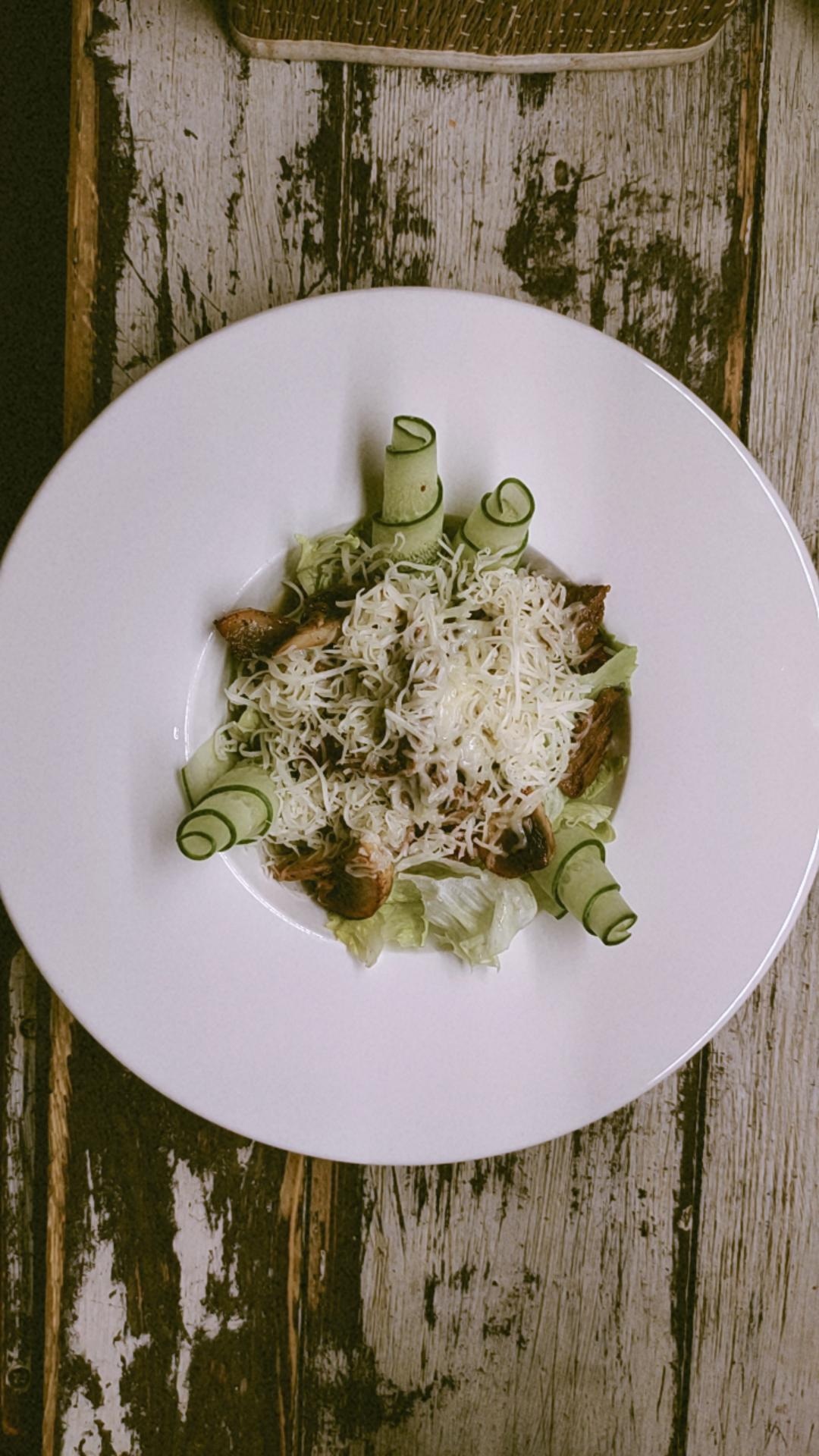 Салат с говядиной и шампиньонами