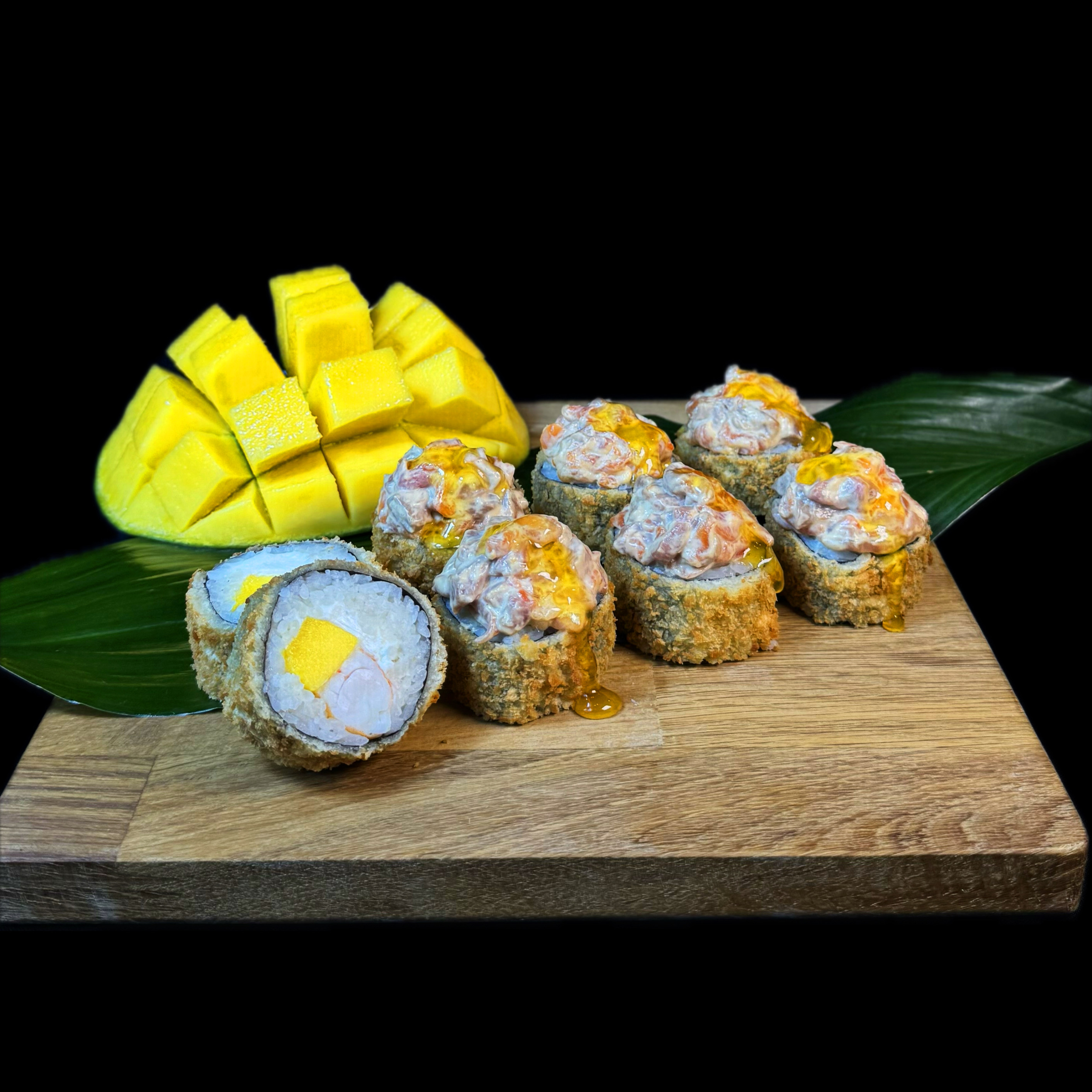 Темпура с креветкой, лососем и манго