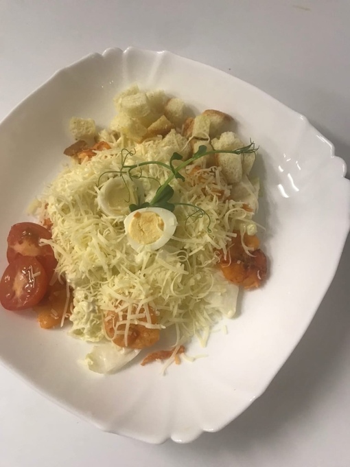 Салат Цезарь с креветками