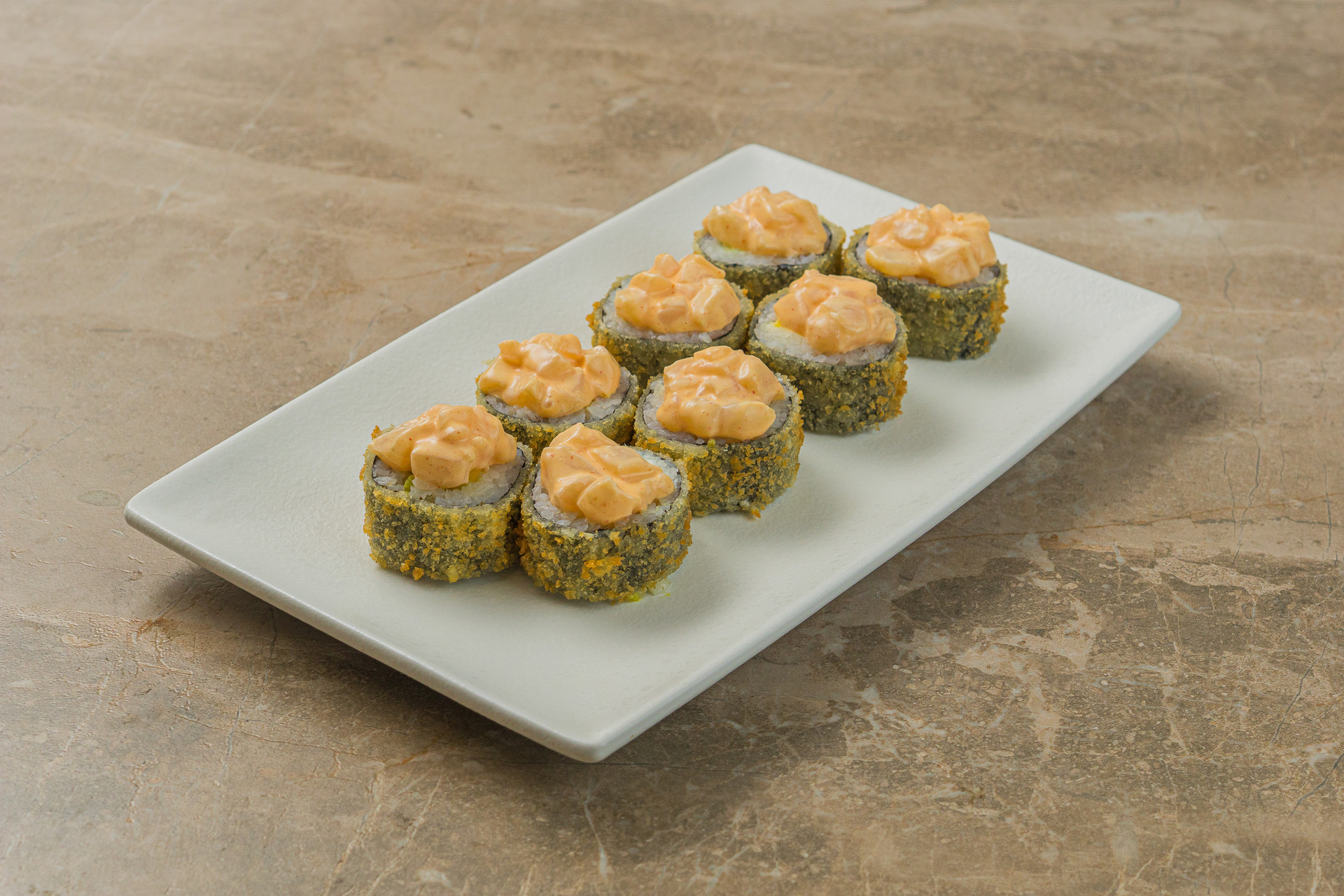 Жаренный ролл с тартаром из гребешка