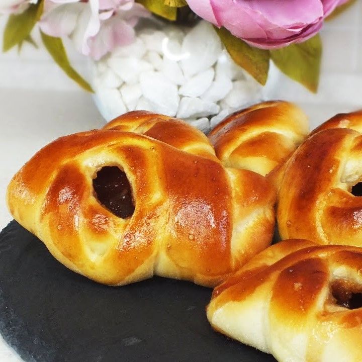 Булочка с повидлом