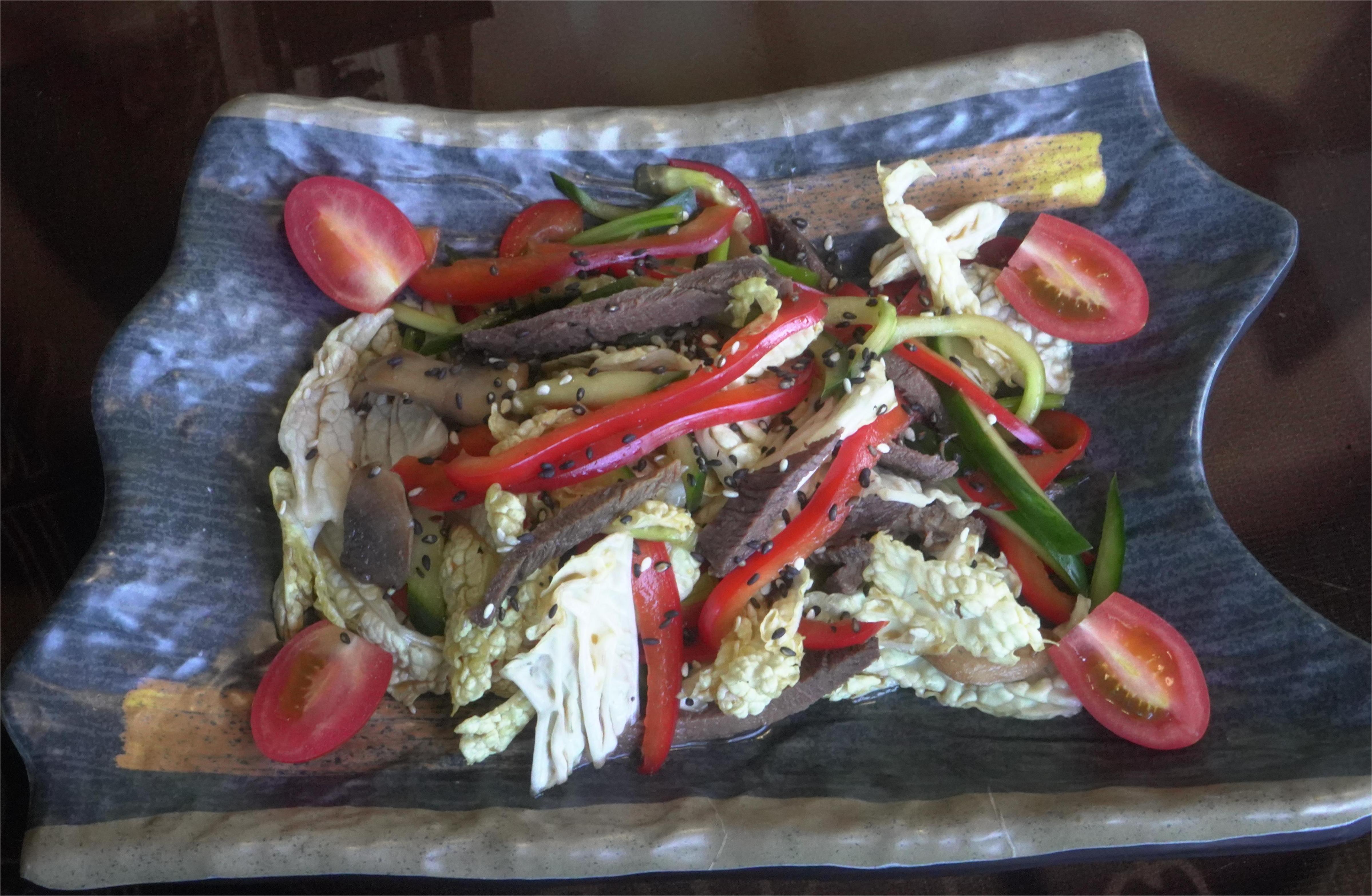 Салат из говядины с овощами