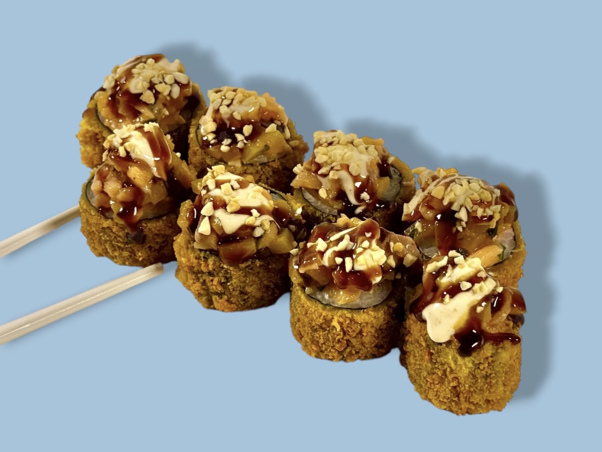 Жареный ролл с лососем и персиком