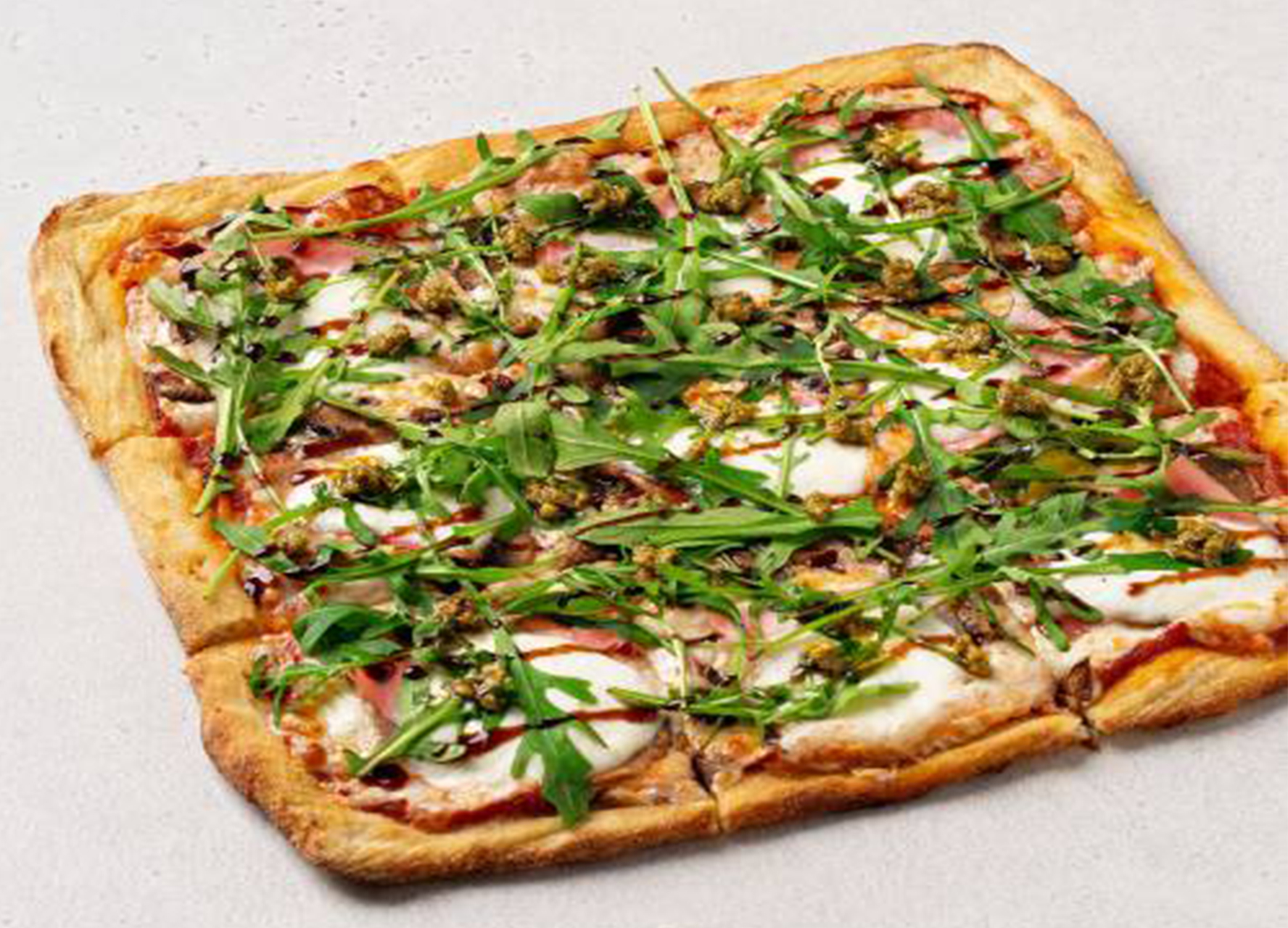 Римская пицца с ветчиной и грибами