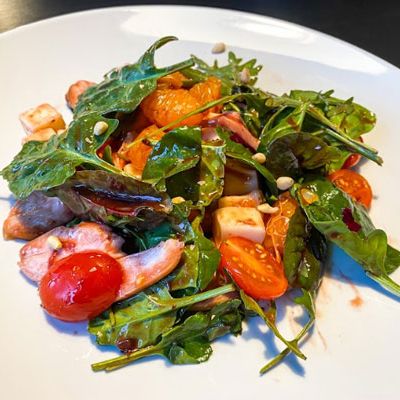 Салат с копченой курицей и мандаринами