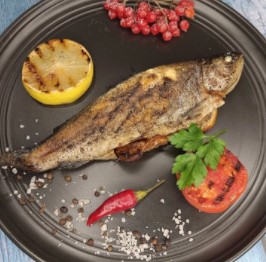 Радужная форель с ароматными травами