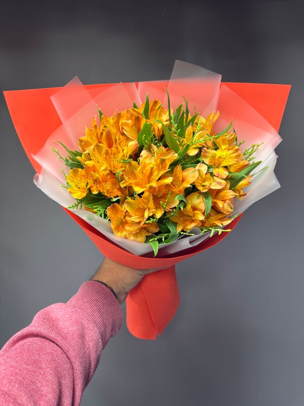 Осенний букет из 9 альстромерий в фоамиране