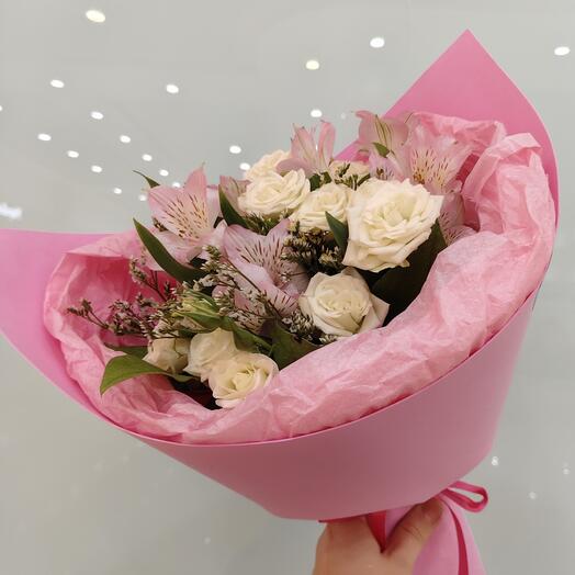 Букет "Прикосновение" из кустовых роз и альстромерий (Сноу)