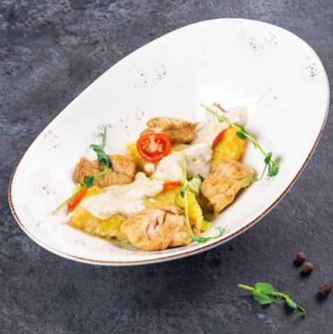 Салат с цыпленком и жареным сыром