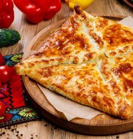 Хачапури слоеное с сыром сулугуни