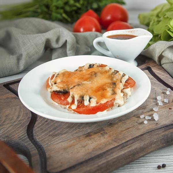 Отбивная с помидорами, грибами и сыром
