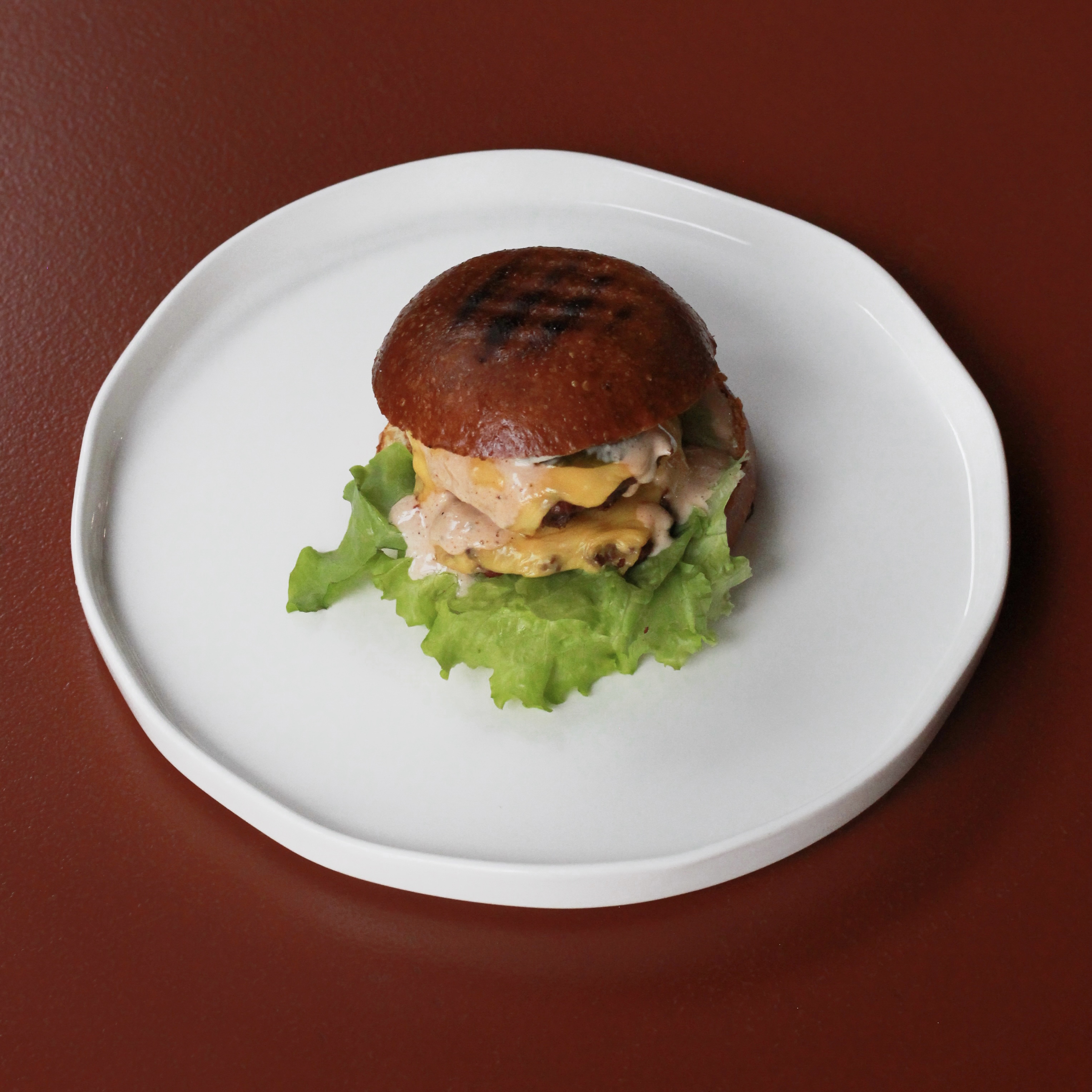 Бургер на бриоши с говядиной