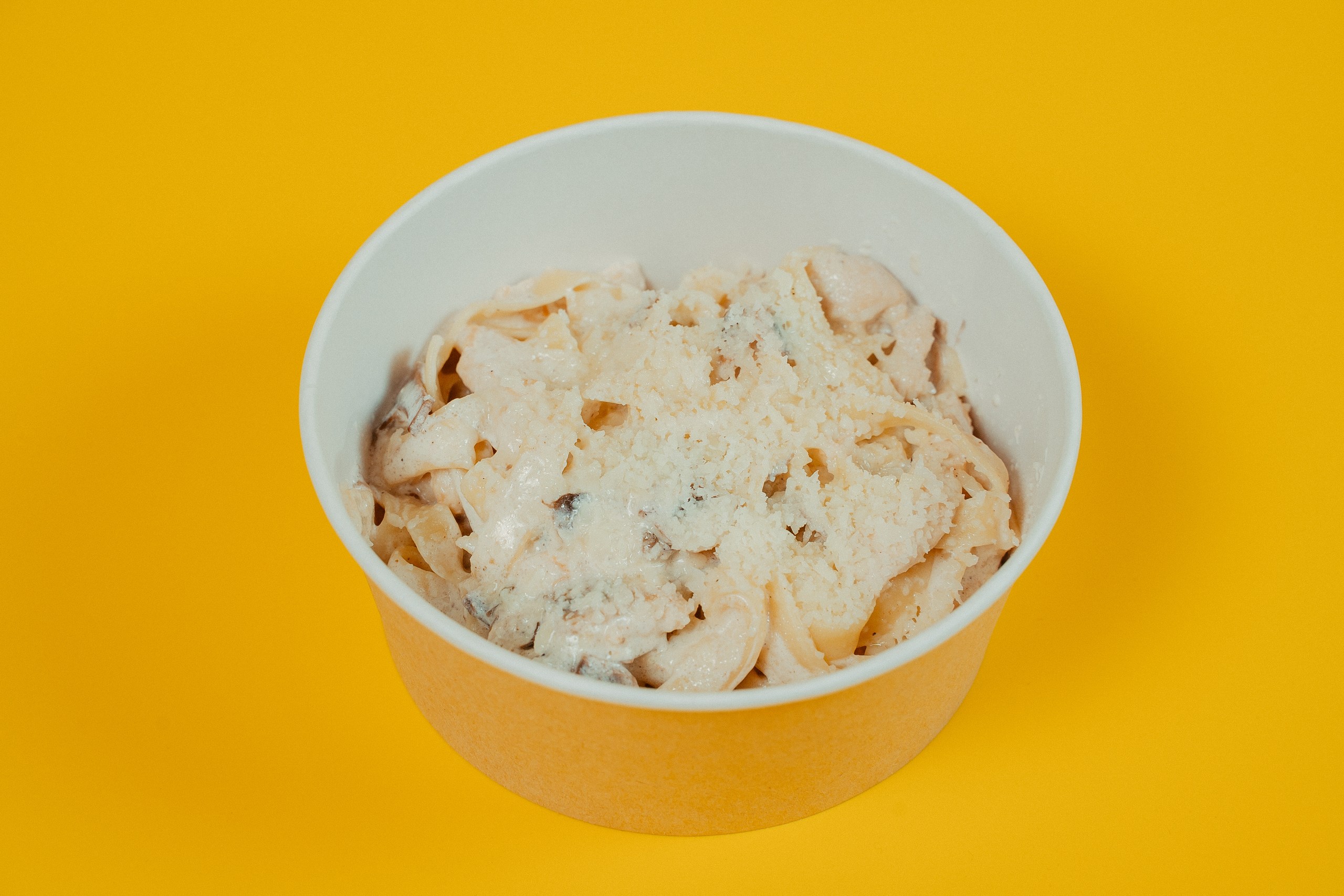 Паста с курицей и грибами