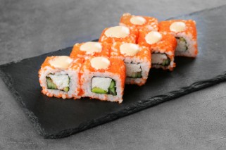 Ролл Калифорния с крабом