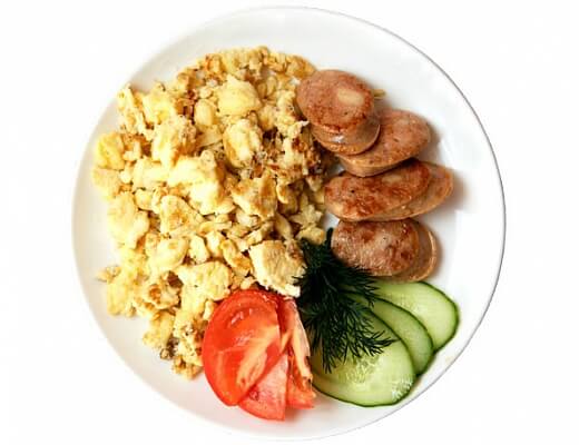 Скрембл с Чикен колбасками